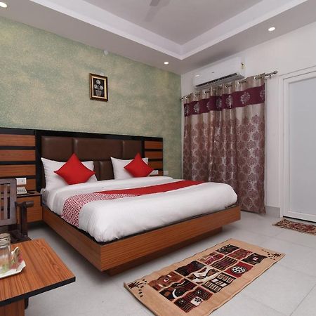 Capital O 13310 Noida Suites Εξωτερικό φωτογραφία