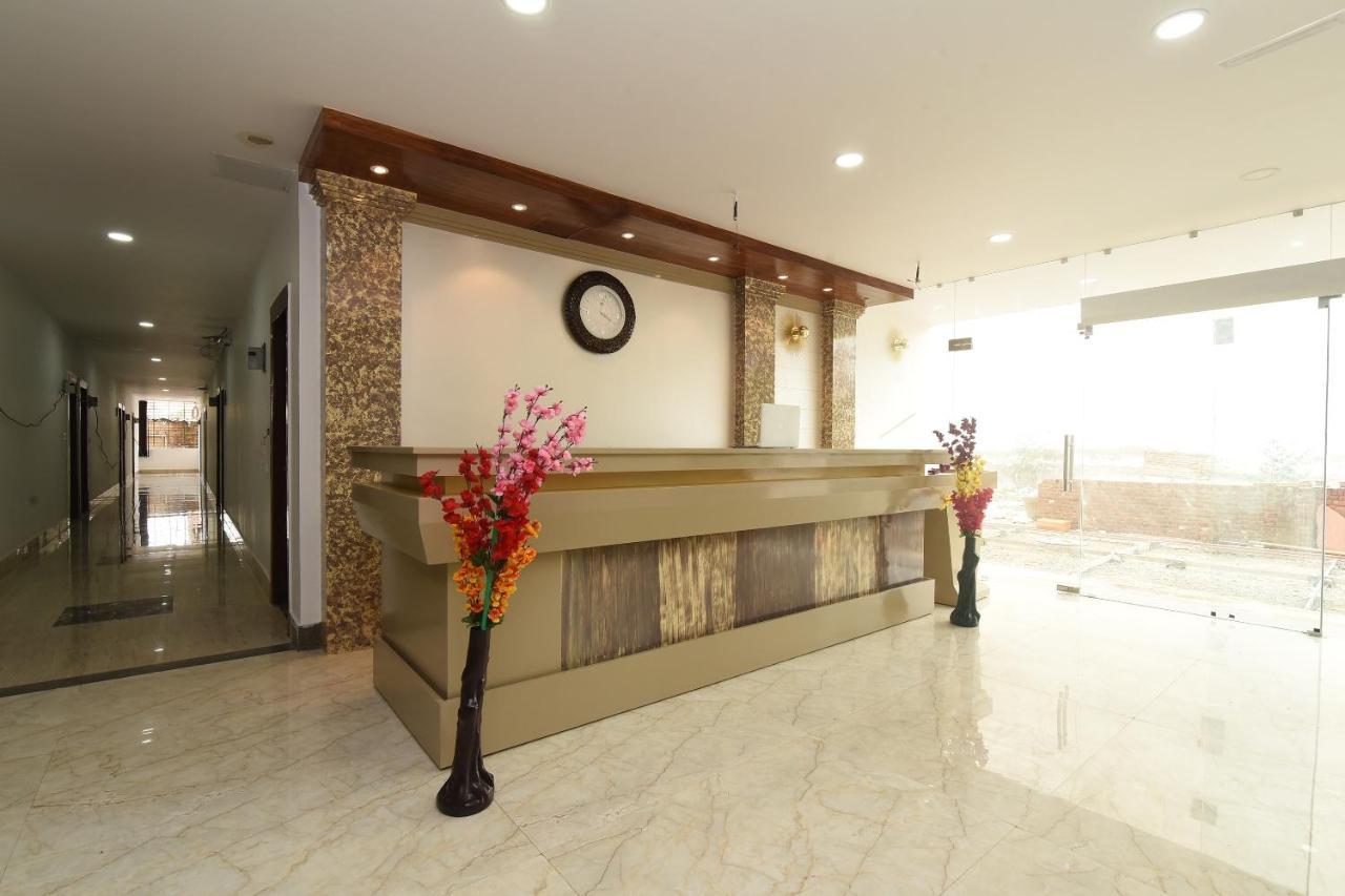 Capital O 13310 Noida Suites Εξωτερικό φωτογραφία