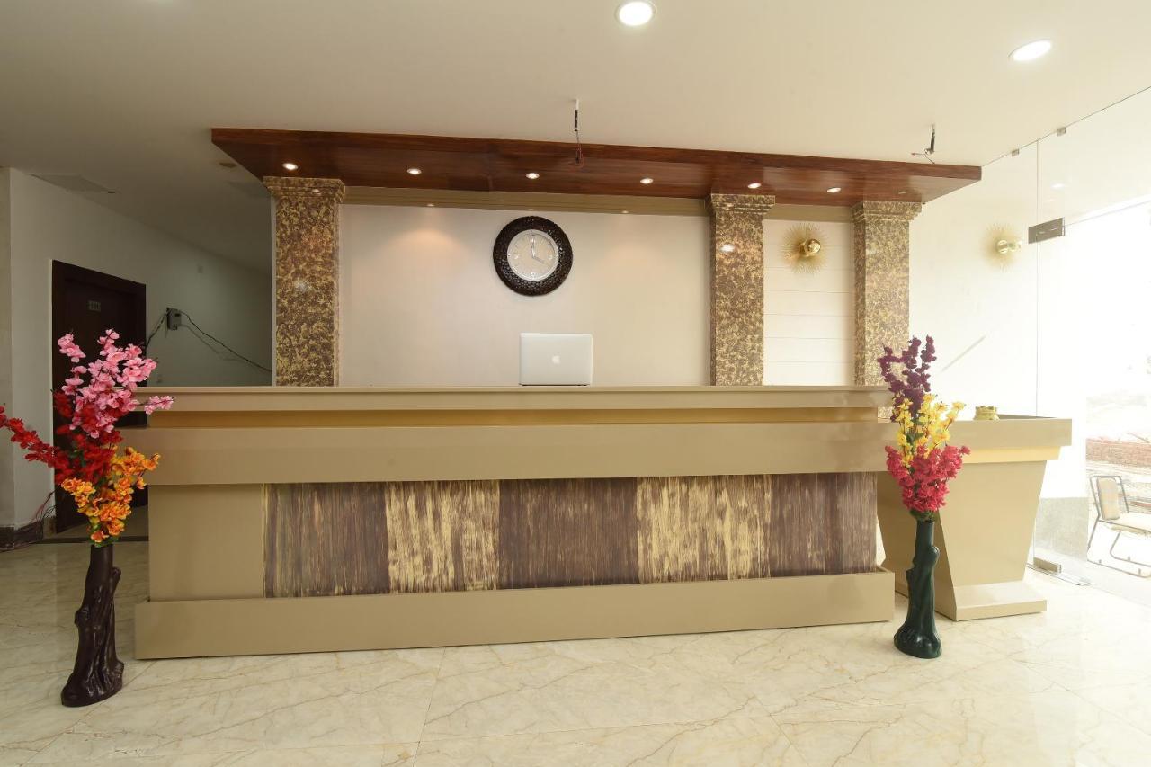 Capital O 13310 Noida Suites Εξωτερικό φωτογραφία