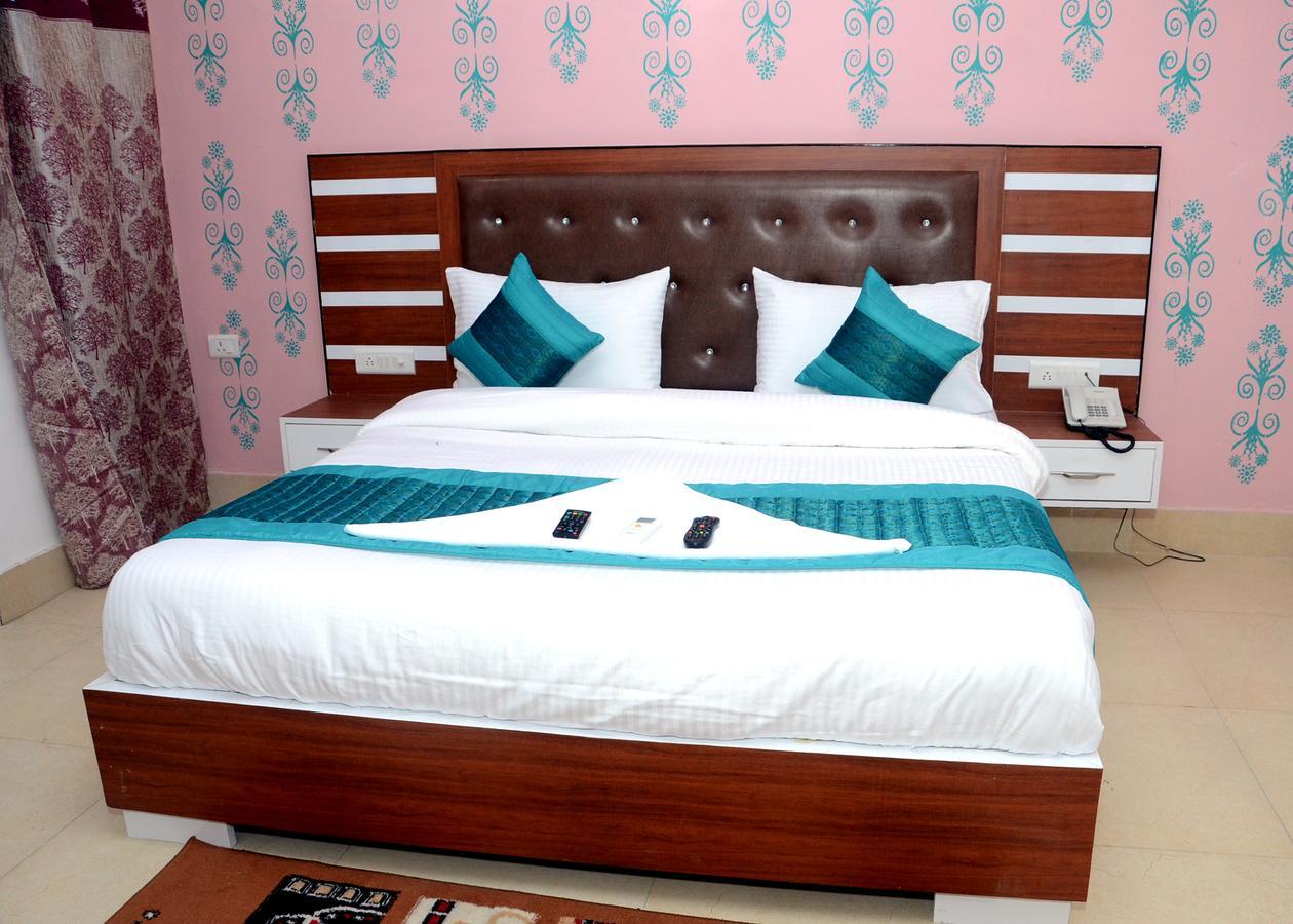 Capital O 13310 Noida Suites Εξωτερικό φωτογραφία