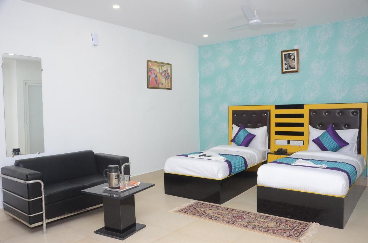Capital O 13310 Noida Suites Εξωτερικό φωτογραφία